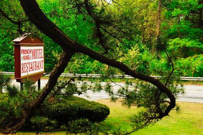 French King Restaurant and Motel Sign - photo by Jim McElholm