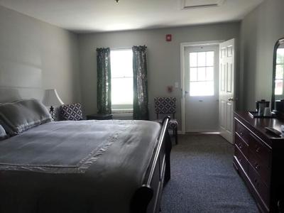 Room 4 Bedroom - King Size Bed